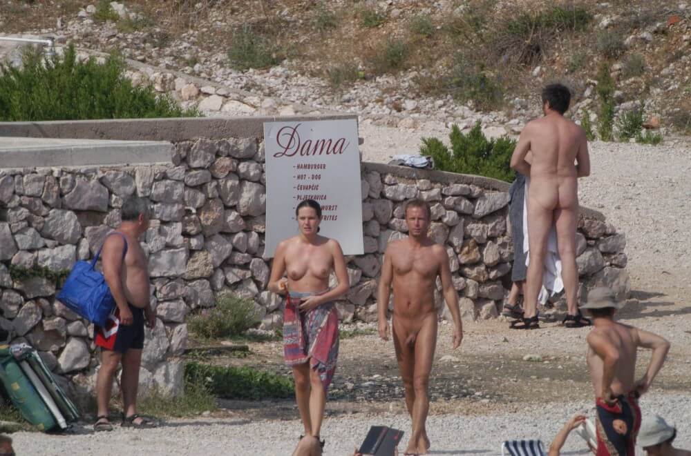 Baska Rock-Wall Path pics - nudism in the world
