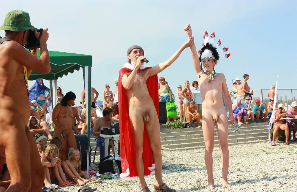 Native Headdress Dance pics - nudism in the world