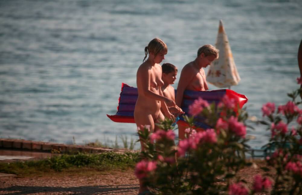 Dusk Til Dawn Showering phoros - nudism in the world