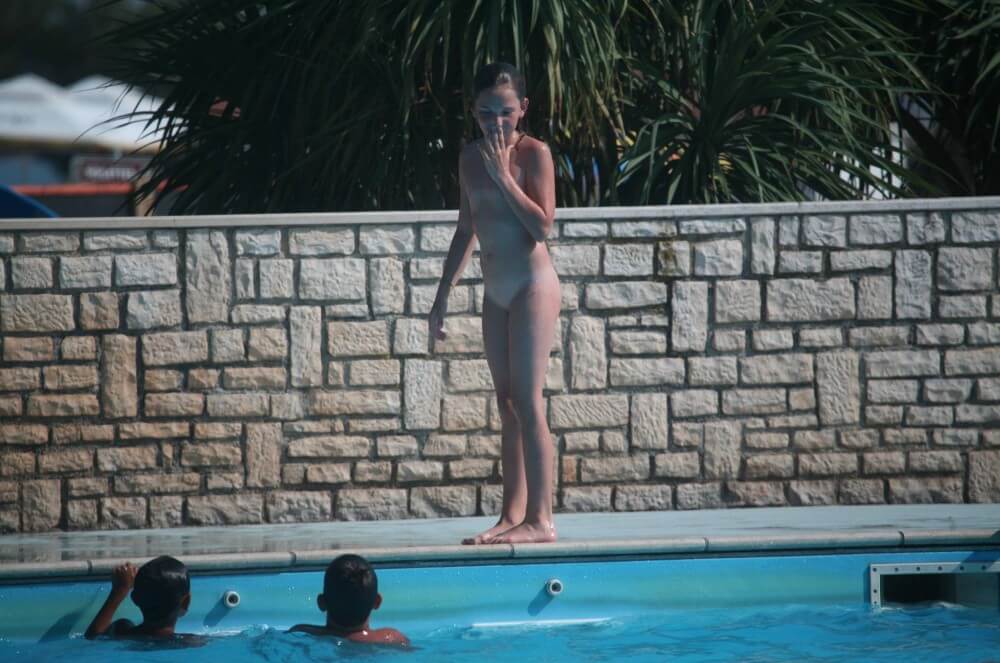 Naturist Pool-Side Singles photos - nudism in the world
