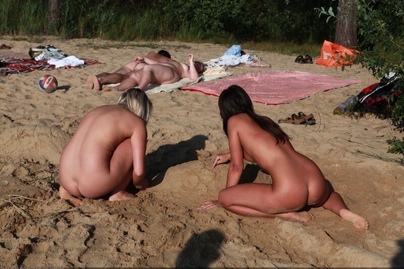 Creekside activity Big Photo gallery - nudism in the world