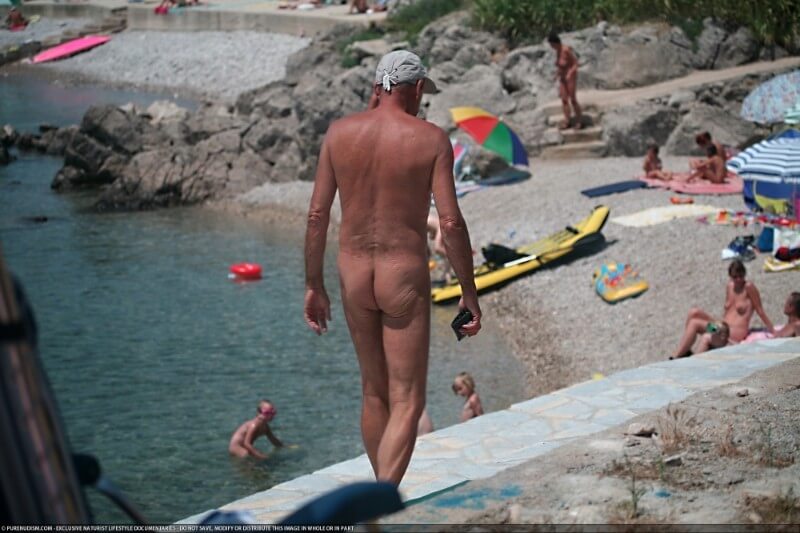 Nudist Shore Walking pics - nudism in the world