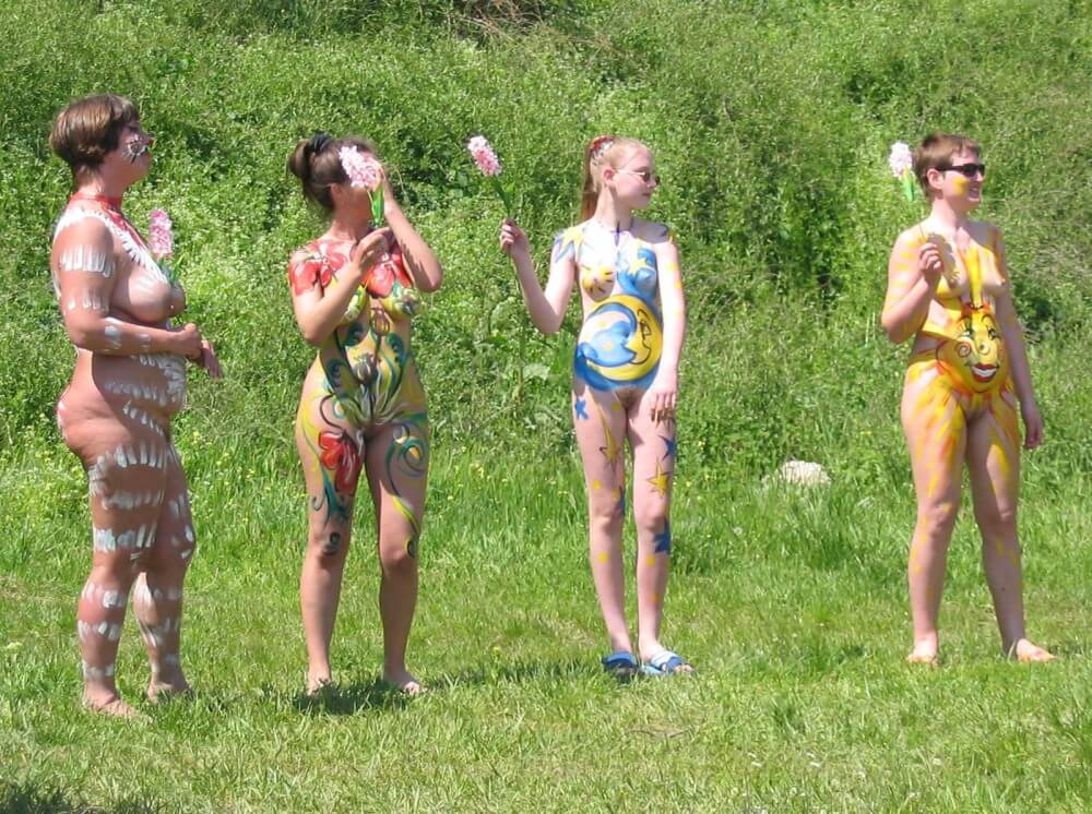 Family String-Apple Game Pics - nudism in the world
