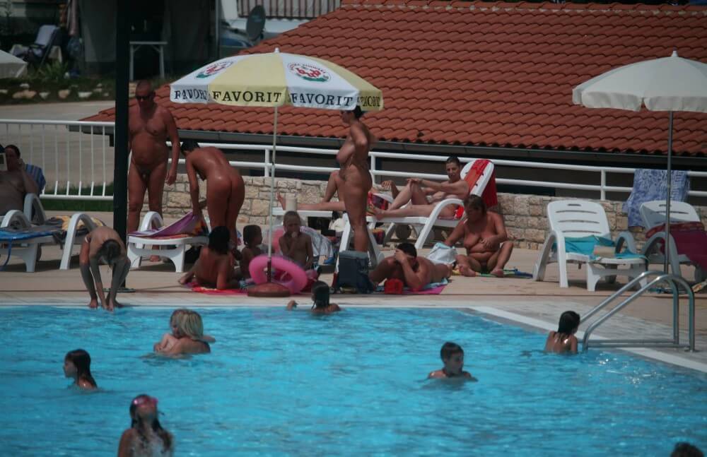 Naturist Pool Observation pics - nudism in the world