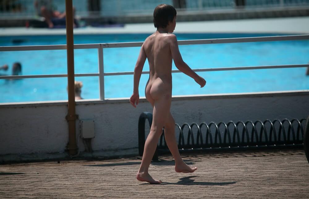 Grassy Patio Nature Hike - nudism in the world