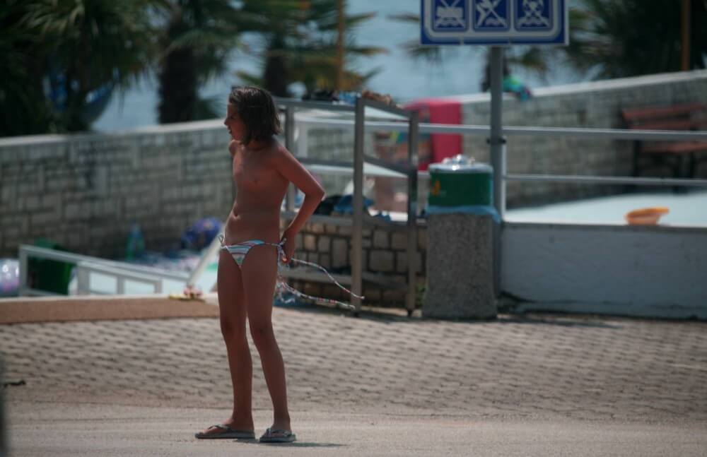 Naturist Pool Walkaround pics - nudism in the world