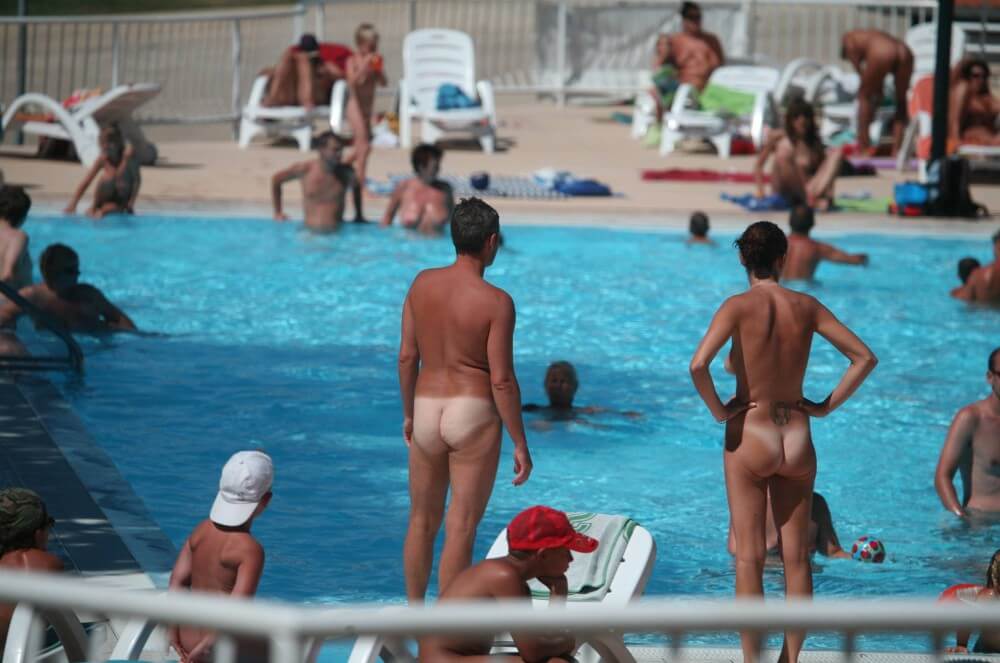 Pool-Shore Group Exercise - nudism in the world
