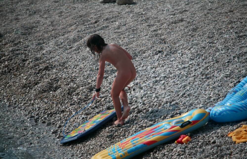 Naturist Surf Board Glides pics - nudism in the world