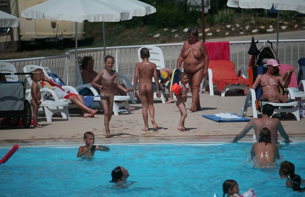 Naturist Afternoon Pool Games pics - nudism in the world