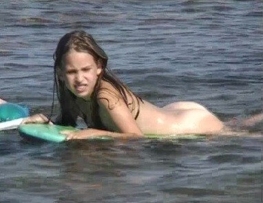 Naturistin: Julia and Hanna Am Meer - nudism in the world