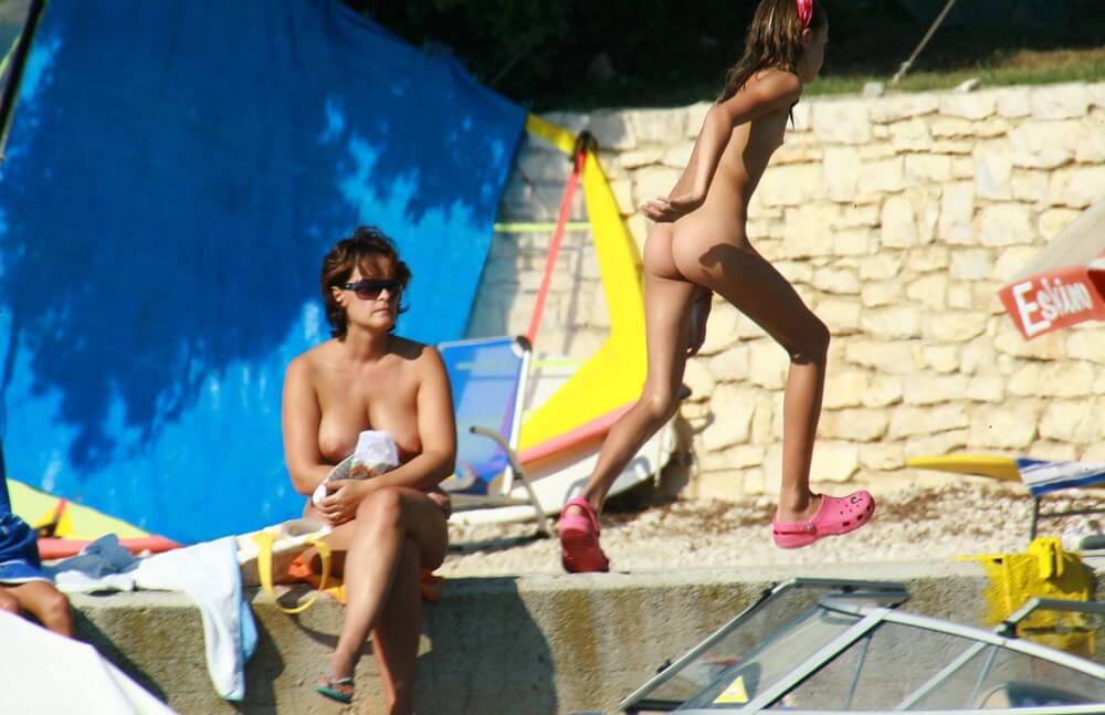Bright Day Sun Tanning pics - nudism in the world