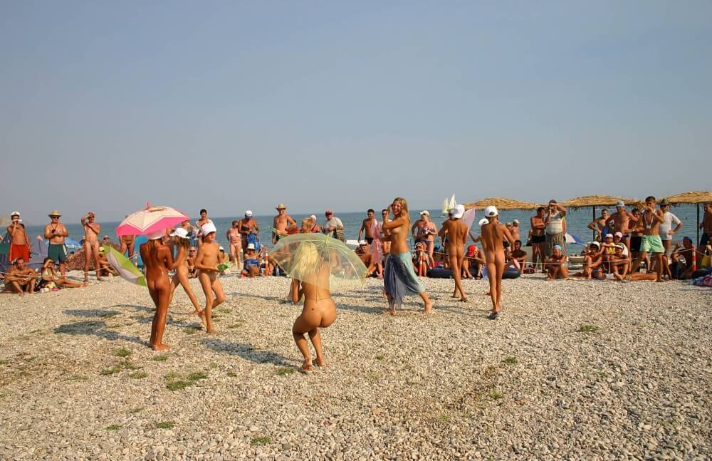Ribbon and Umbrella Dance pics - nudism in the world