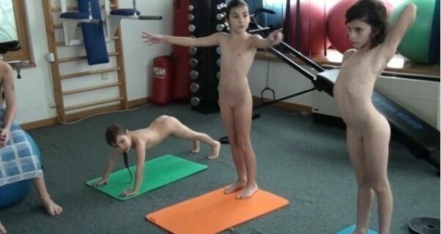 Piano, pool and tennis Full HD - nudism in the world