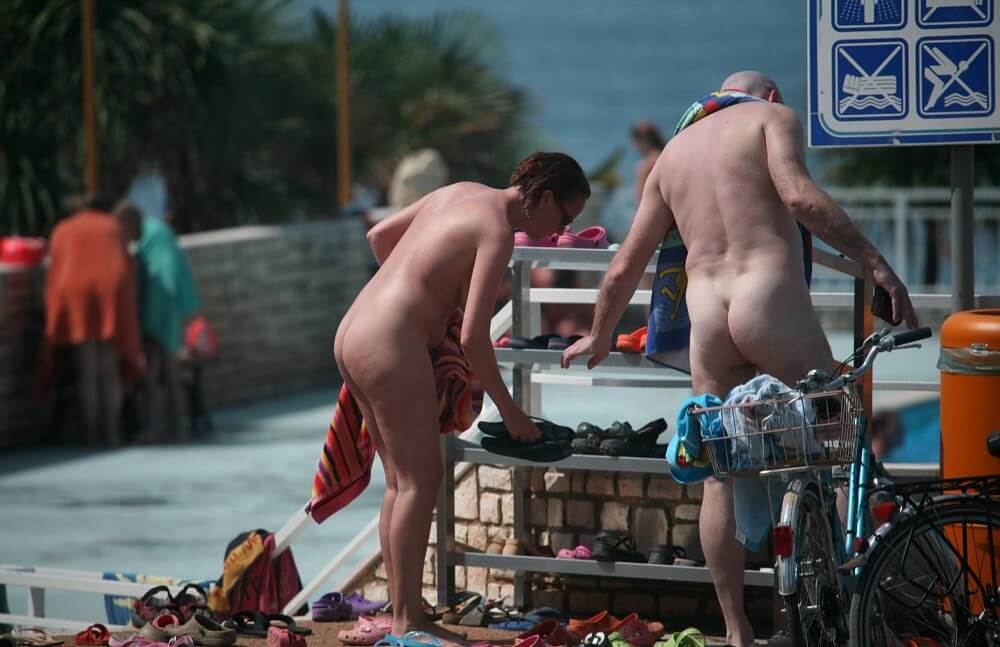 Pool Arrivals and Departures pics - nudism in the world