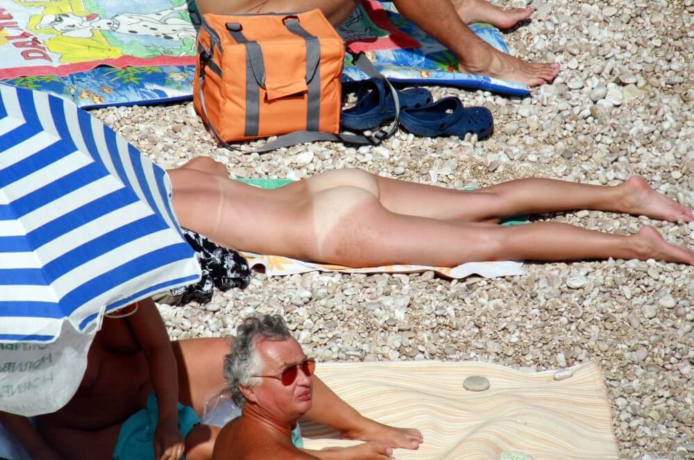 Naturists Beach Relaxation pics - nudism in the world
