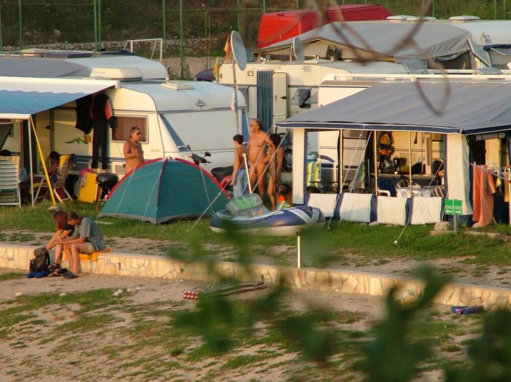 FKK Outdoor Shoreline pics - nudism in the world