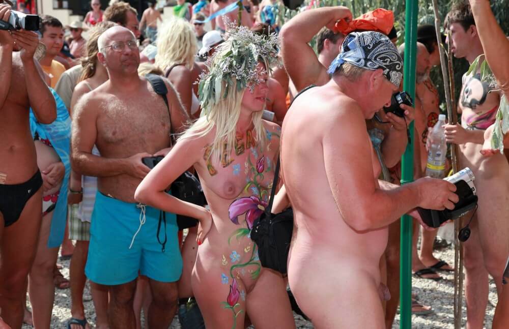 Neptune Painting Couple pics - nudism in the world