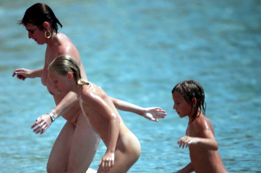 Running From the Waters pics - nudism in the world